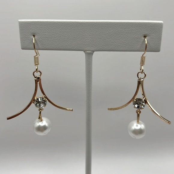 Rhinestone and Faux Pearl Fashion Earrings - Picture 1 of 4